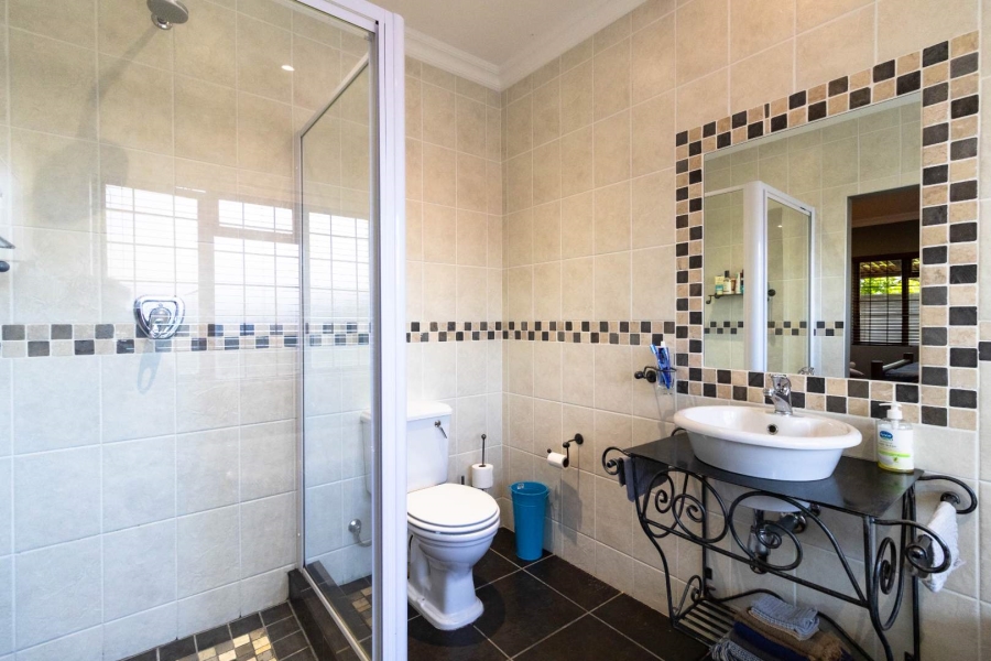 6 Bedroom Property for Sale in Sandbaai Western Cape